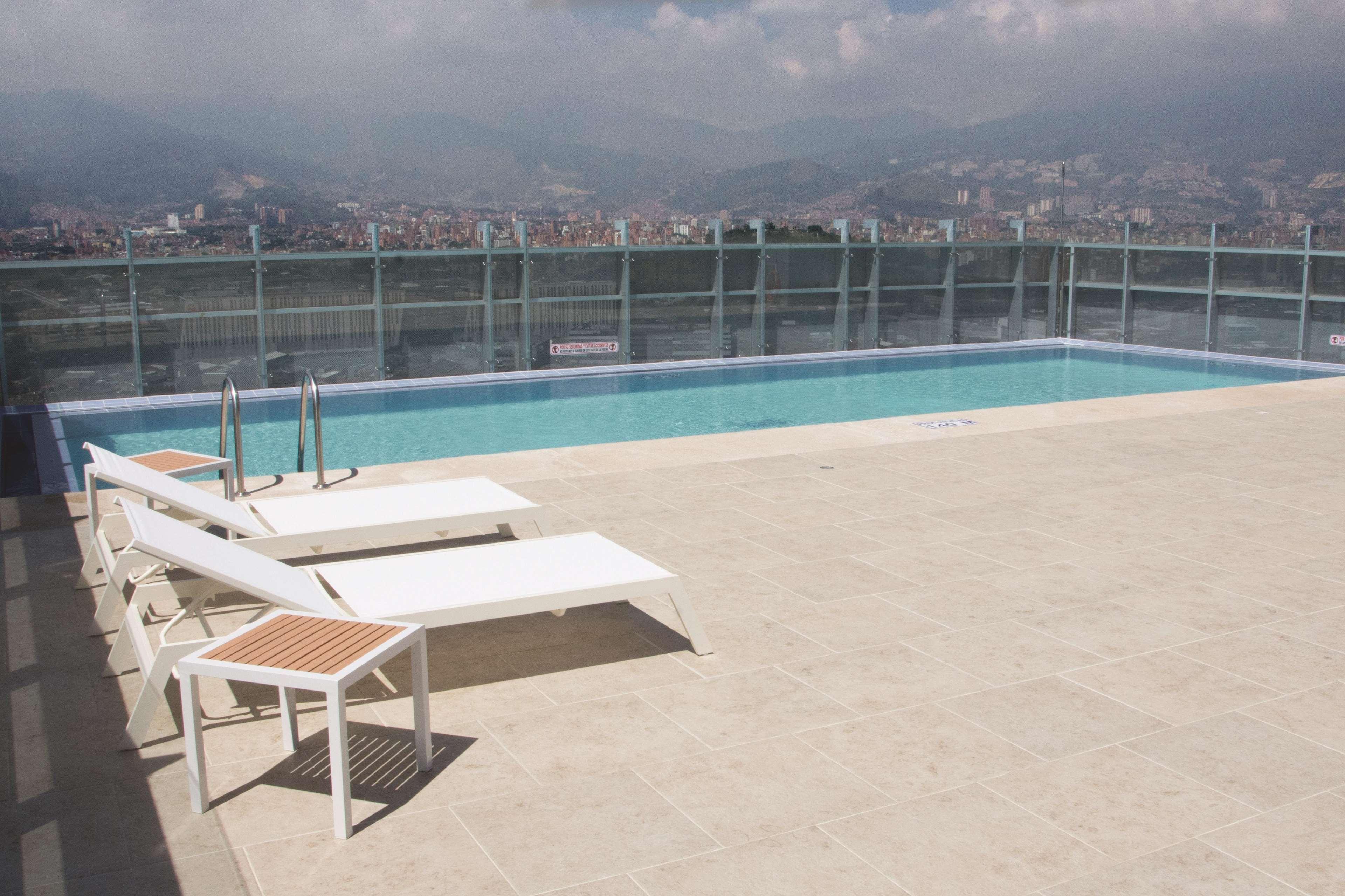 La Quinta By Wyndham Medellin Hotel Exterior foto